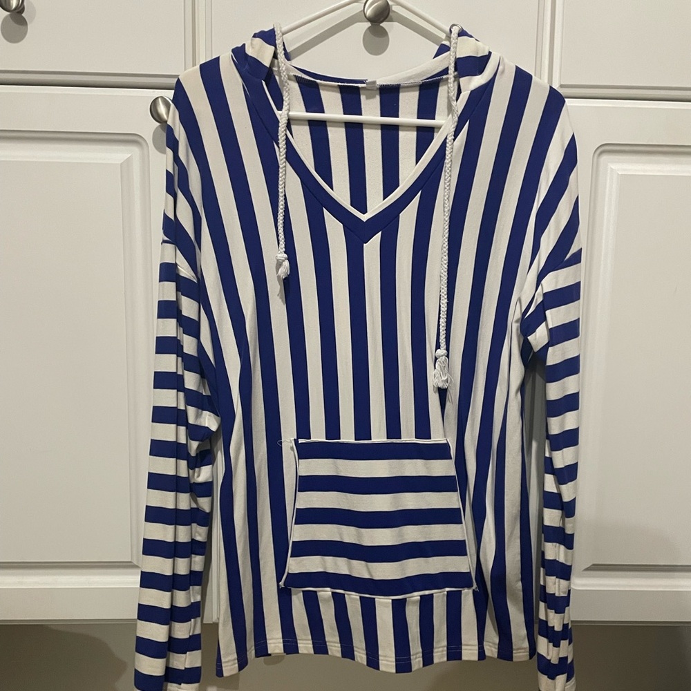Women’s medium long sleeve hoodie with pocket in front and rope for strings.